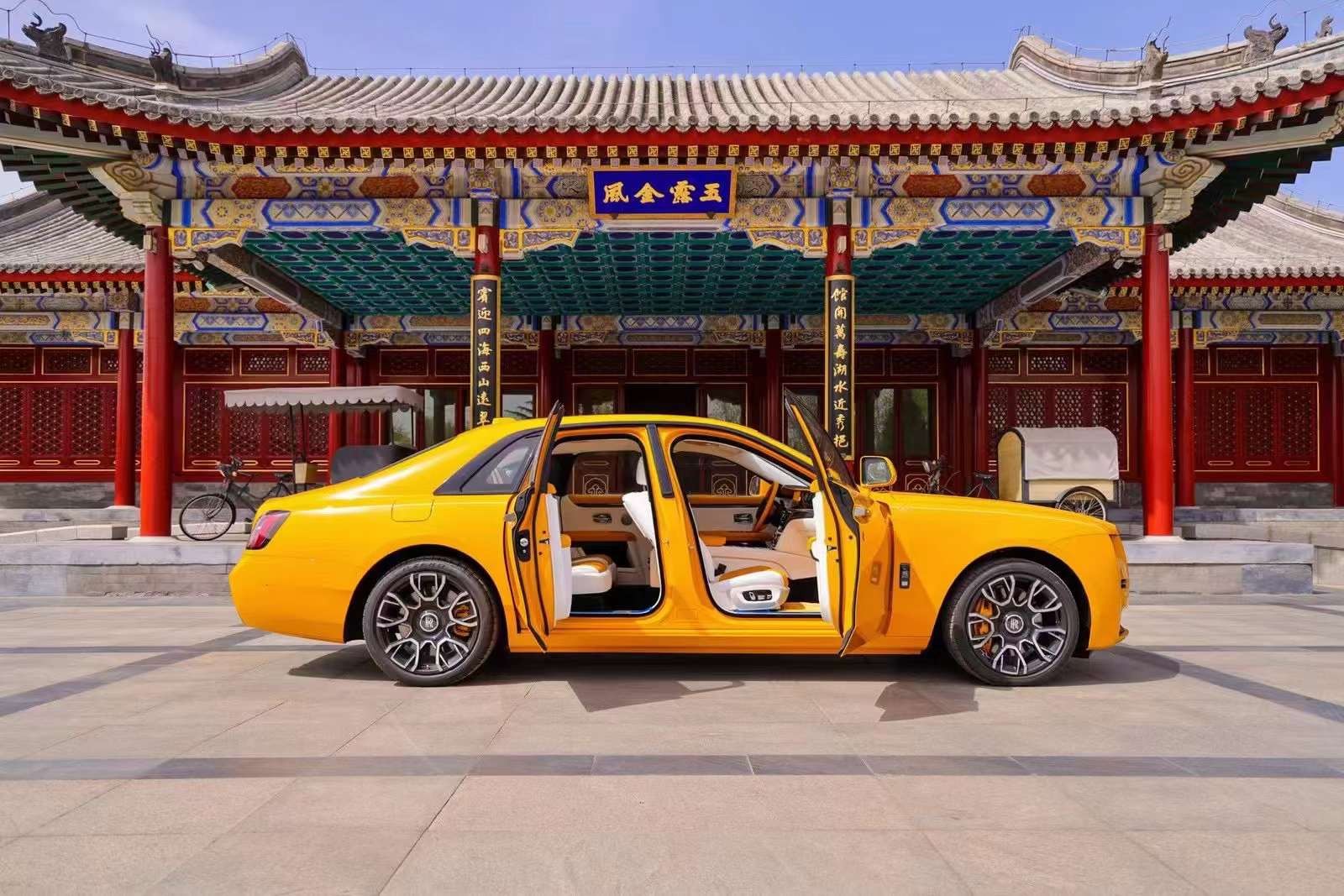 古思特 全部在售 2024款 2022款 2021款 2018款 2016款 2015款,成都劳斯莱斯古思特限时优惠 目前503万元起售